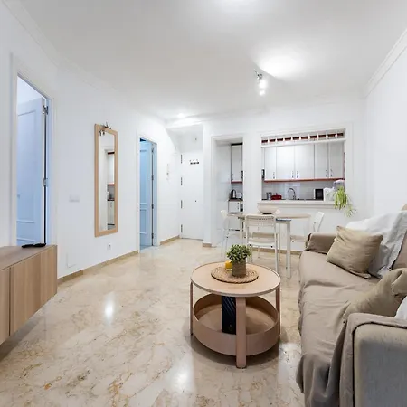 Апартаменти Beachfront In