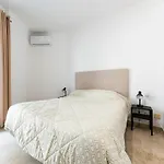 Beachfront In * Μαρμπέλλα